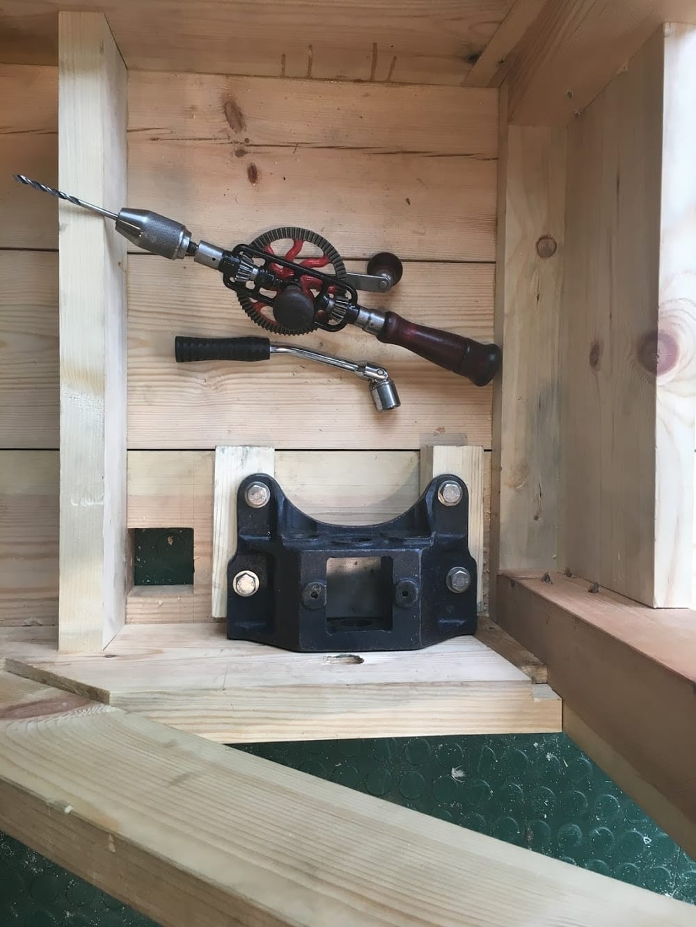 English Workbench fitting a Record 52 ½ vice