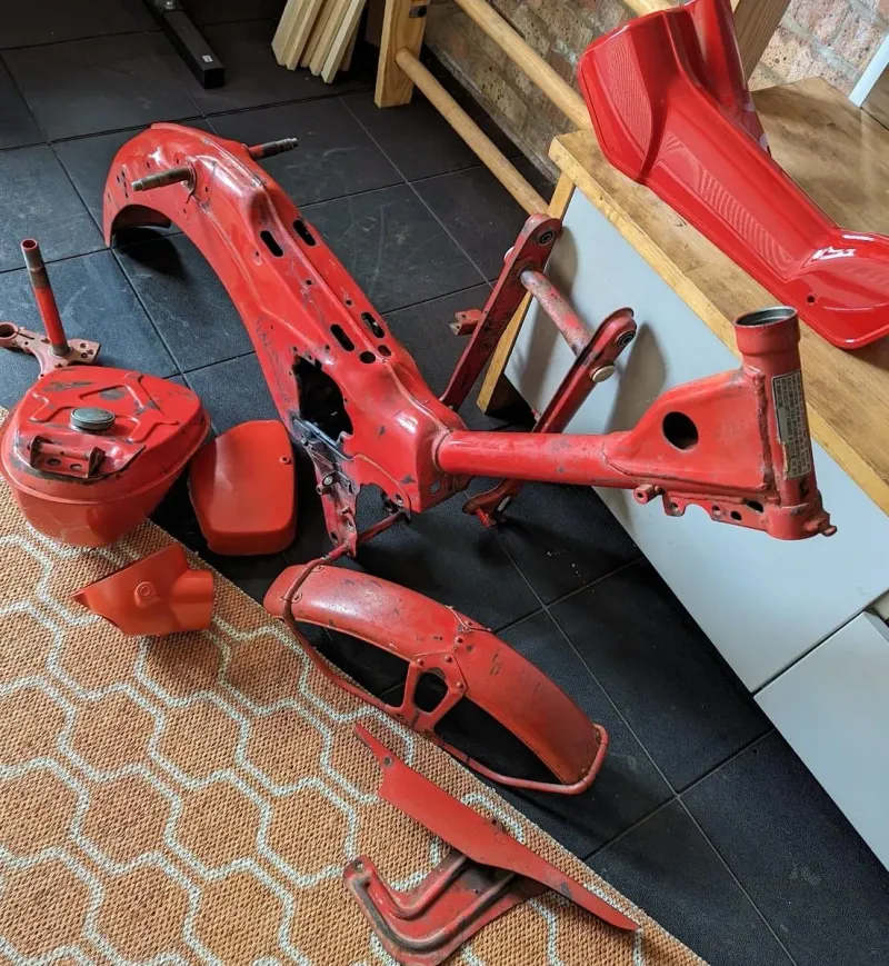 CT90 frame and rear suspension